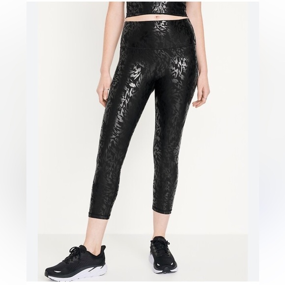 Old Navy Pants - Old Navy High Rise Power-soft Crop Legging‎ Black Foil Print Size 3X